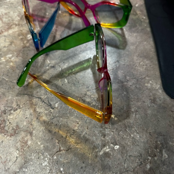 Beautiful colourful summer sunglasses $15 each or 3 for $35. - Picture 5 of 9